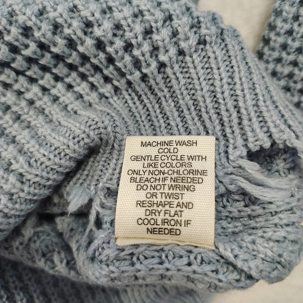 Moon & Madison Kids Small Blue Distressed Waffle Knit V-Neck Sweater SA611